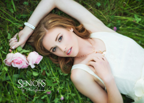 Nature Senior Picture Ideas Laying in Grass